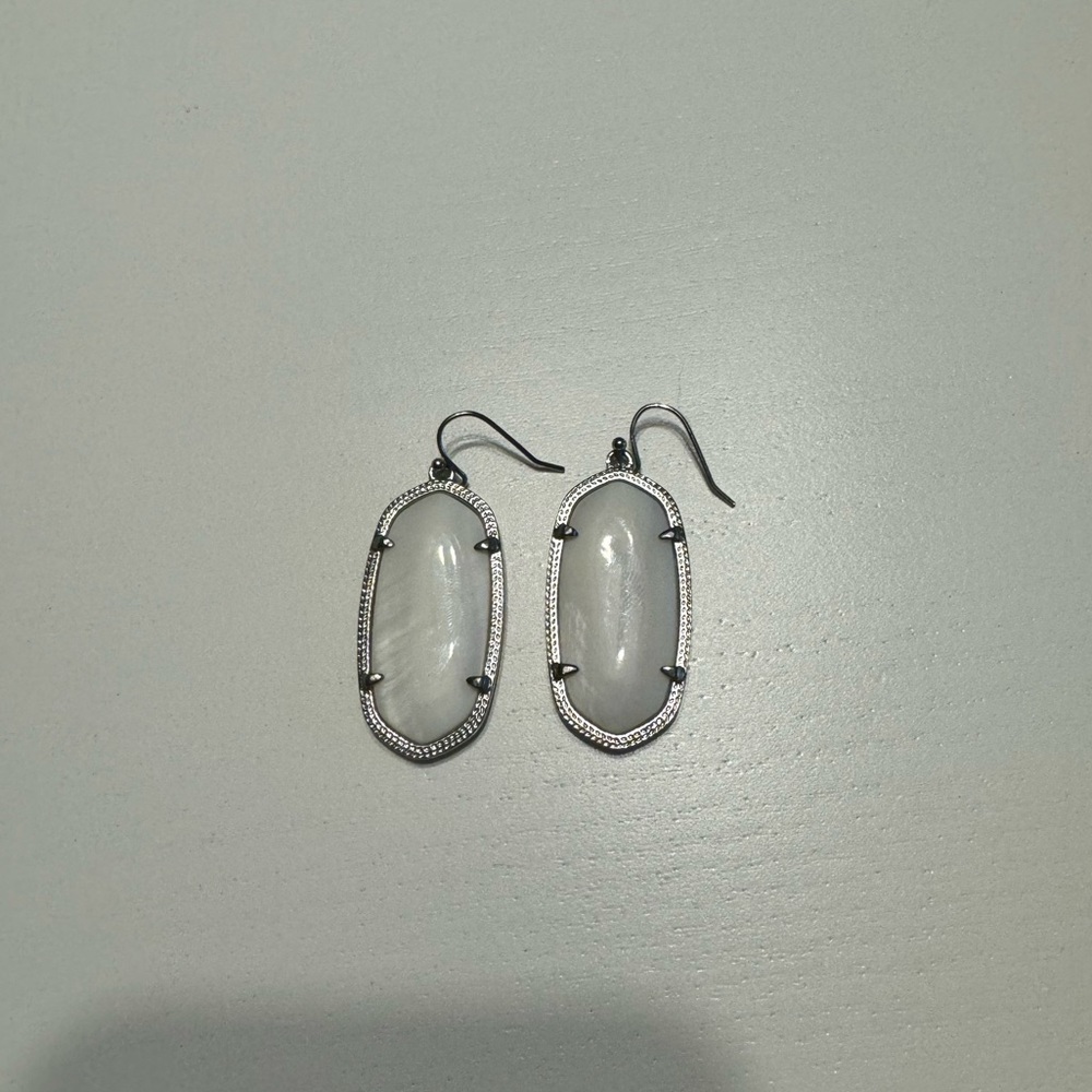 Kendra Scott Elle Silver Drop Earrings in Mother of Pearl